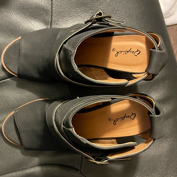 QUPID Black Strappy Sandals W 8 - Picture 7 of 10